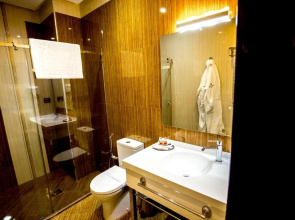 West Shine Hotel