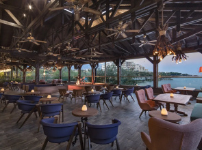 Отель Merit Crystal Cove Casino & SPA