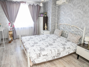 Odnokomnatnaya Bolshaya i Uyutnaya v Tsentralnom Rayone Flat