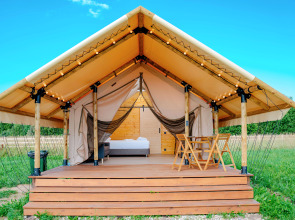 Глэмпинг Носороги