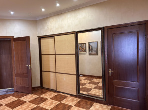 Квартира Трехкомнатная Каштановая аллея