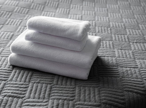 Апартаменты Lalapart Wooden Loft с дизайнерским ремонтом в ЖК Лайнер