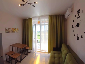 Yevrodvushka S Basseynom 34 Flat