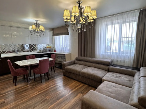 Trekhkomnatnaya U Naberezhnoy Grina Flat