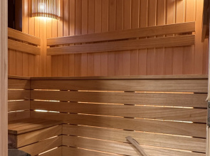Private House 5 with Lake Kirkkolampi View and Private Sauna