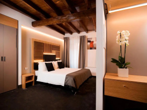 Hotel Trevi
