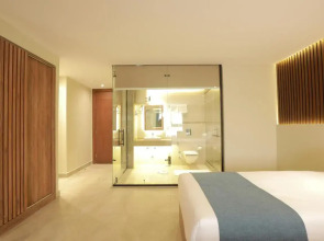 Отель Pyramid Front Hotel