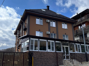 Zapovednaya 15A Guest house