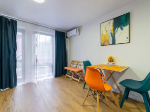 Квартира в эко стиле с собственным двориком для отдыха