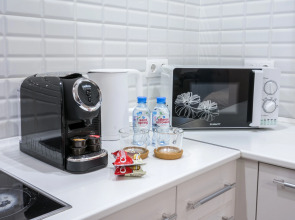 Апартаменты с панорамным видом на город, с большим телевизором (65 дюймов) и Алисой. Встречайте рассветы!