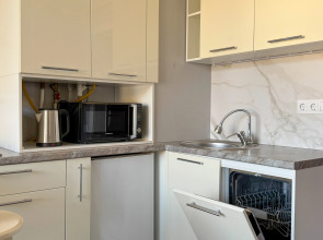 Апартаменты с балконом у реки рядом с пляжем