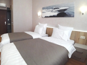 Отель F911 Яхт Клуб