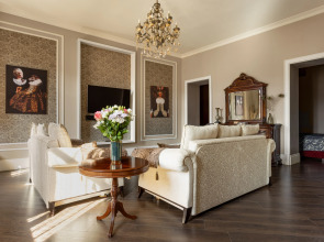 Апартаменты с Видом на Дом Книги и Казанский собор