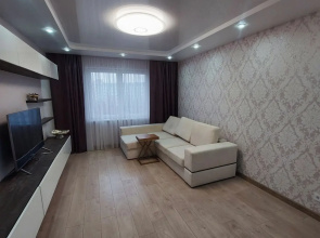 4-Kh Komnatnaya ryadom s Triniti Flat