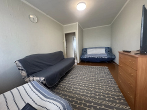 Flat Na Matveeva 36 Tretiy Etazh