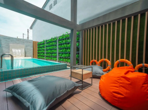 Отель Recenta Style Phuket Town