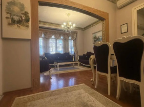 Апартаменты 3BR Flat Old Style 4AC Terrace, Metro