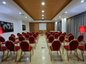 Отель Grand Muthu Forte do Vale