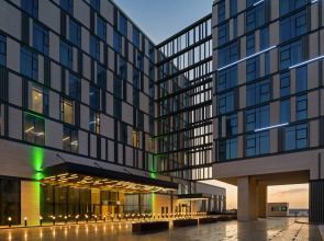 Holiday Inn Dubai al-Maktoum Airport, an IHG Hotel