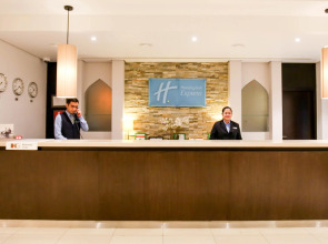 Holiday Inn Express Dubai Internet City an IHG Hotel