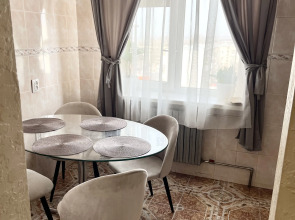 V Tsentre s Vidom na More Flat