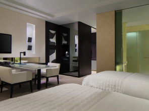 Le Meridien Dubai Hotel & Conference Centre