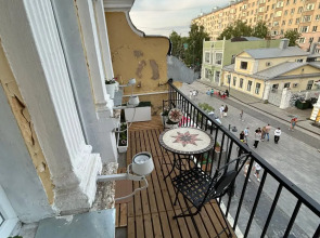 Квартира Уютный Лофт с балконом на главной улице Столицы Закатов