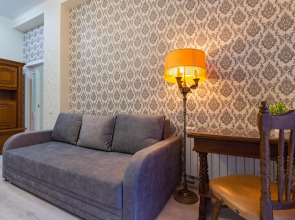 Квартира Двухкомнатная в Истoричeскoм Цeнтpе Гopода с Парковкой