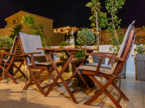 Theasis Athens Guest House
