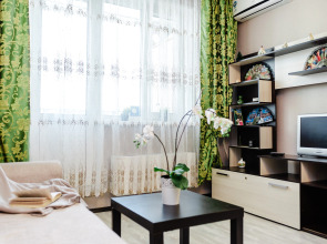 Апартаменты у метро с видом на писательский городок