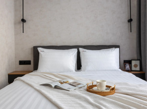 Апартаменты Red Apartments Арт Лайт Адриан