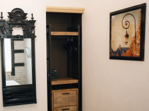 Отель Brick Walls Hotel