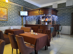 Отель Корона