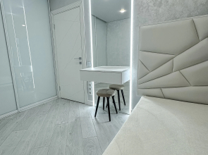 Апартаменты на Чкалова после ремонта, 2 комнаты: гостиная и спальня