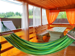 V pyati minutah ot ozera. Ideal'no dlya semej. Guest House