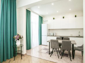 Апартаменты 3 комнатные Интернациональная 2 Центр города