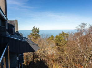 Квартира с Мансардными Окнами и Видом на Море