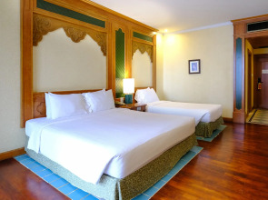 Отель Long Beach Garden Hotel & Pavilions