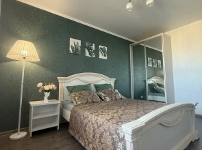 S dvumya spalnyami i udobnoy parkovkoy Flat