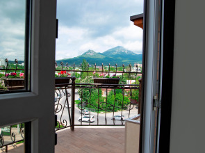 Отель Кристэлла