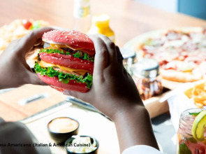 Отель Kingsgate Canal