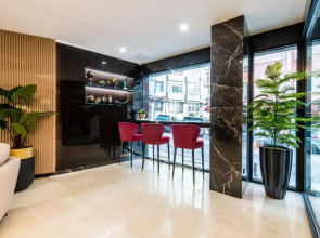 Aprilis Deluxe Hotel