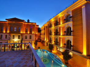 Отель Seven Hills Palace