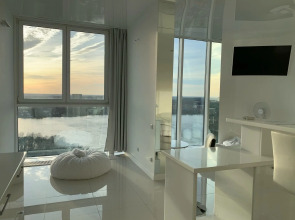 Апартаменты Белая Романтическая Студия с Панорамным Видом