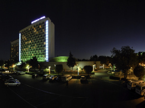 Parsian Esteghlal West Tower Hotel
