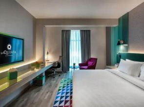 Отель La Quinta by Wyndham Dubai Jumeirah