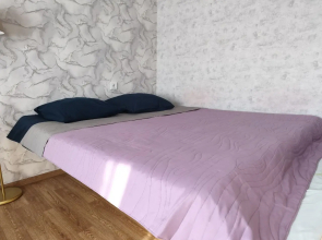 Uyutnaya s Ogromnoy Krovatyyu Flat