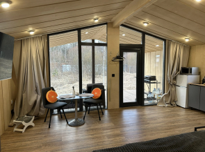 Uyutnyi s bolshoy terrasoy Na ferme Private house