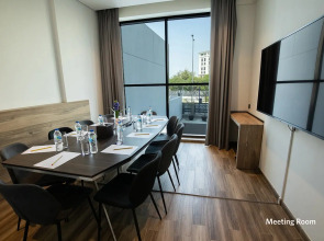 Отель Grand Kingsgate Waterfront By Millennium