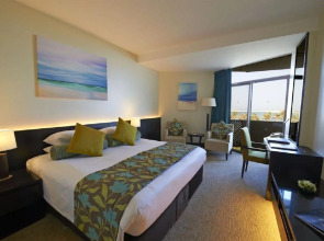 Курортный отель JA The Resort - JA Beach hotel